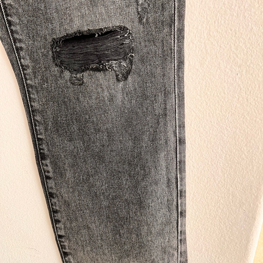 Express women’s Distressed high rise straight ankle Black Jeans. Size 4 - Picture 8 of 12